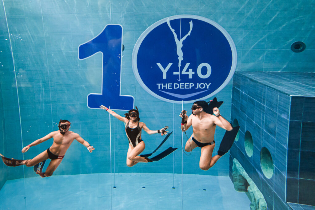 Corsi Apnea Milano Bocconi con certificazione Freediver Padi. Scubacademy è il punto di riferimento per i corsi subacquei PADI a Milano. Offriamo formazione certificata, immersioni sicure e team building subacqueo esclusivo al Bocconi Sport Center. Corsi Ara e Apnea con certificazione Freediver Padi Affiliata CONI
